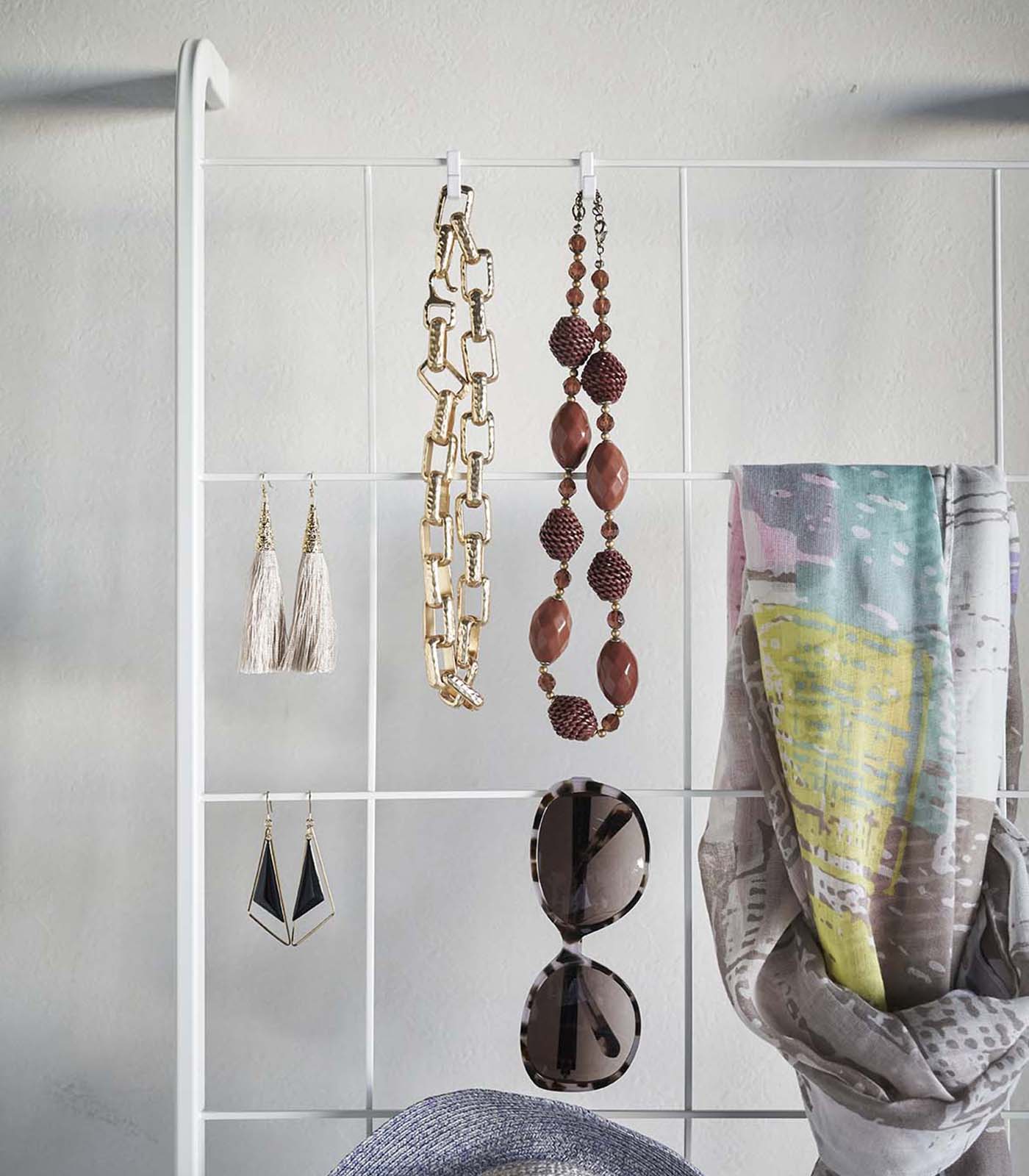 Leaning Ladder with Grid Panel (63 H)  - Steel