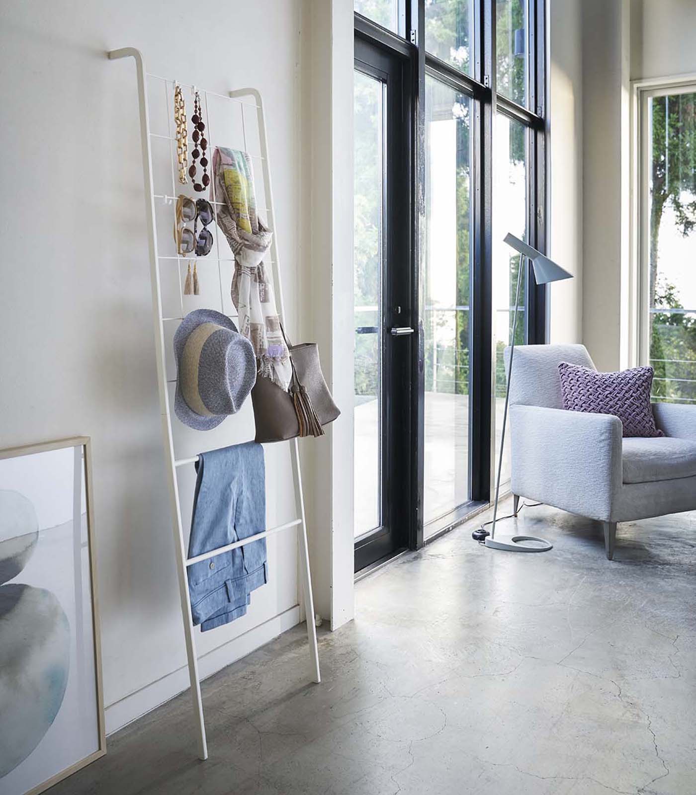 Leaning Ladder with Grid Panel (63 H)  - Steel